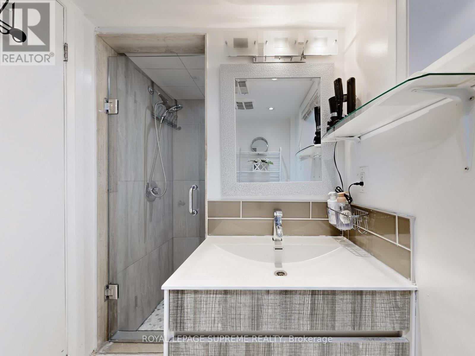 310 Nairn Avenue, Toronto, Ontario  M6E 4H8 - Photo 41 - W12476805