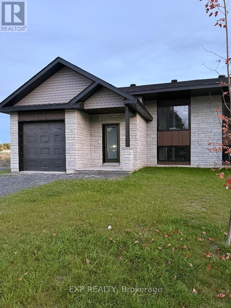 24 S Beech Street, South Glengarry, Ontario  K0C 1N0 - Photo 1 - X12476950