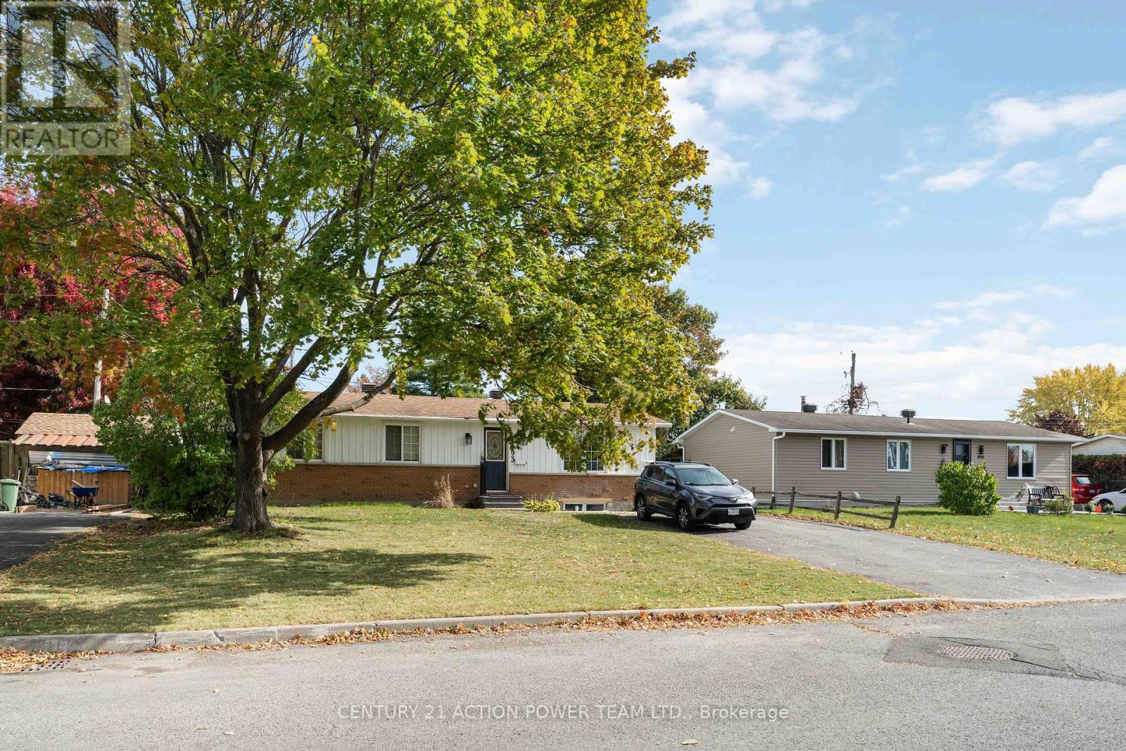 B - 1493 Mariette Street, Ottawa, Ontario  K1E 1L1 - Photo 2 - X12464307