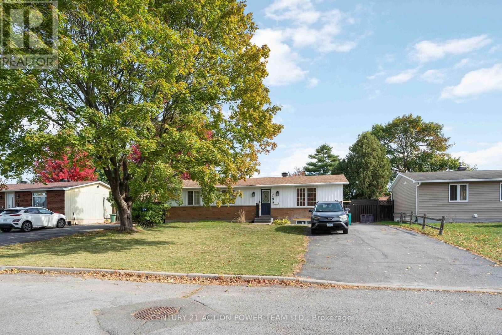 B - 1493 Mariette Street, Ottawa, Ontario  K1E 1L1 - Photo 3 - X12464307