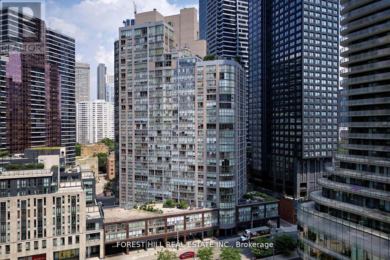 909 - 24 Wellesley Street W, Toronto, Ontario  M4Y 2X6 - Photo 2 - C12476839