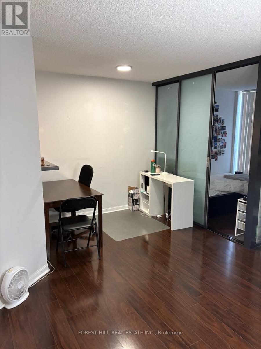 909 - 24 Wellesley Street W, Toronto, Ontario  M4Y 2X6 - Photo 4 - C12476839