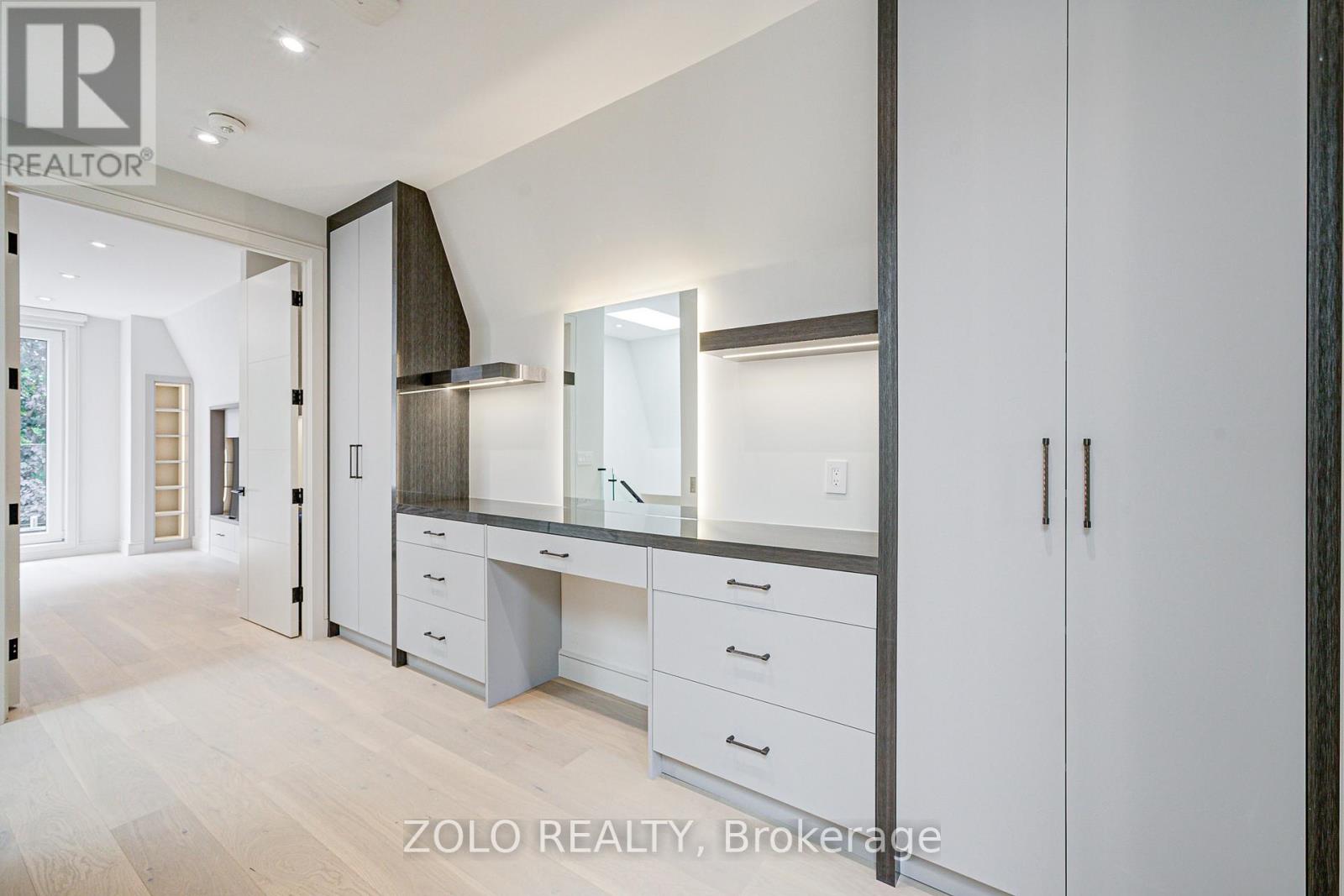 151 Dewbourne Avenue, Toronto, Ontario  M6C 1Z1 - Photo 11 - C12476865