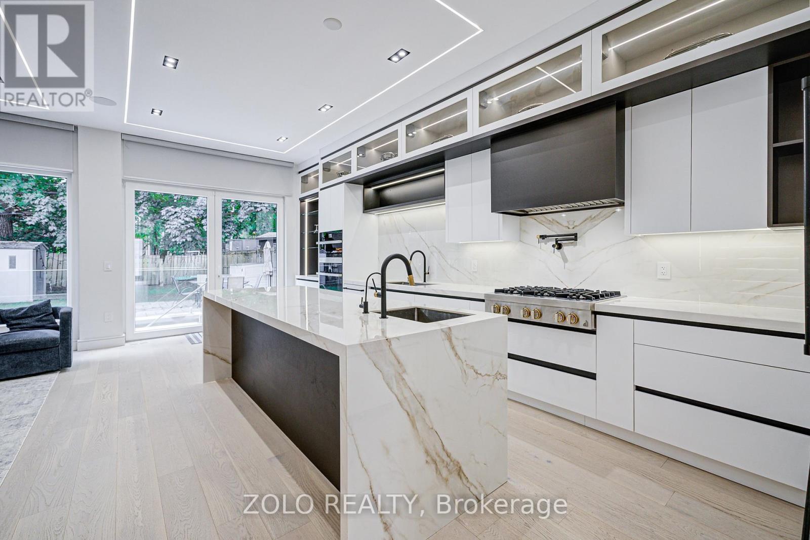 151 Dewbourne Avenue, Toronto, Ontario  M6C 1Z1 - Photo 4 - C12476865