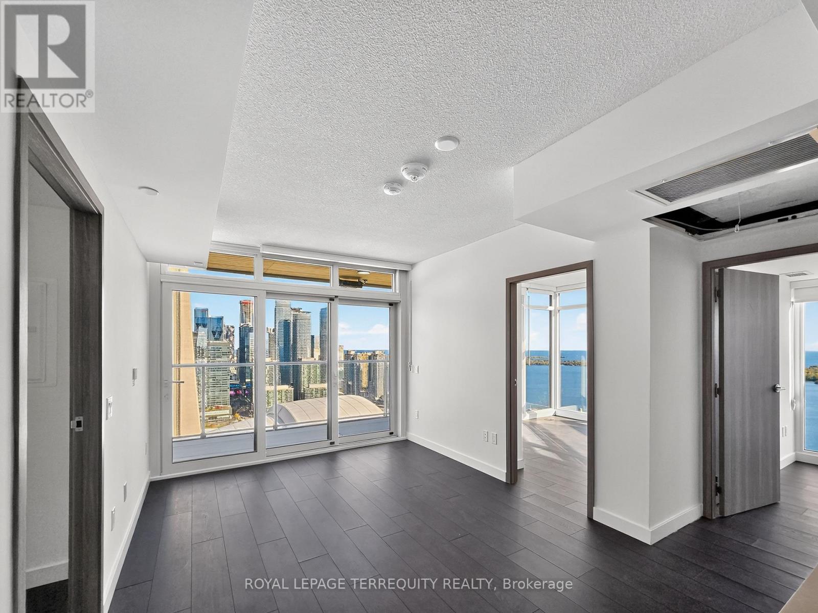 4505a - 1 Concord Cityplace Way, Toronto, Ontario  M5V 0X3 - Photo 10 - C12476904