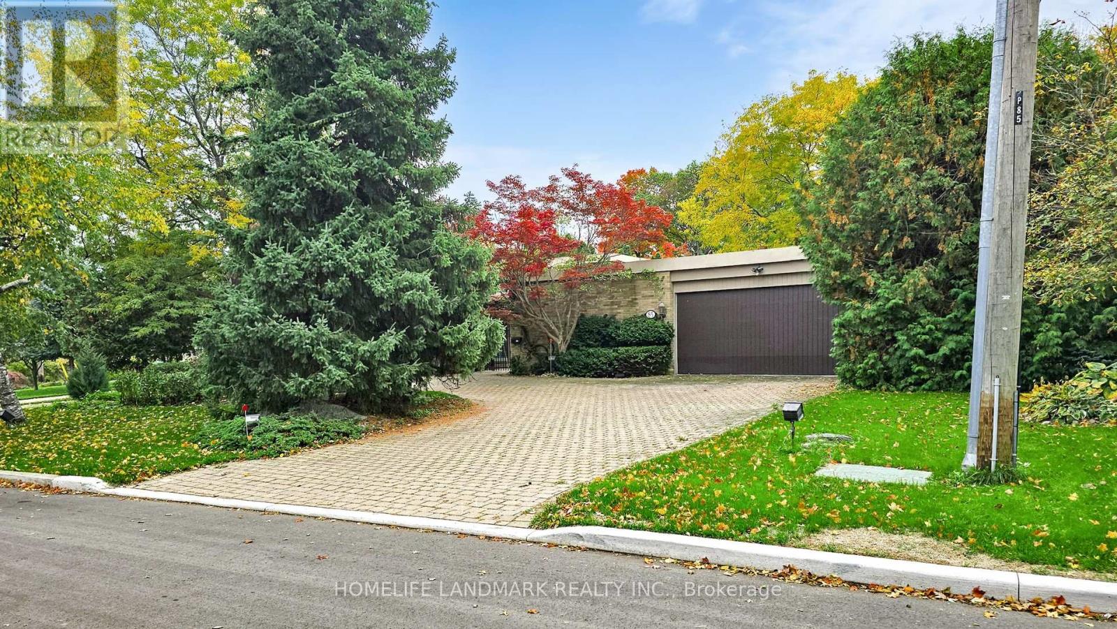 85 FOREST GROVE DRIVE, Toronto, Ontario