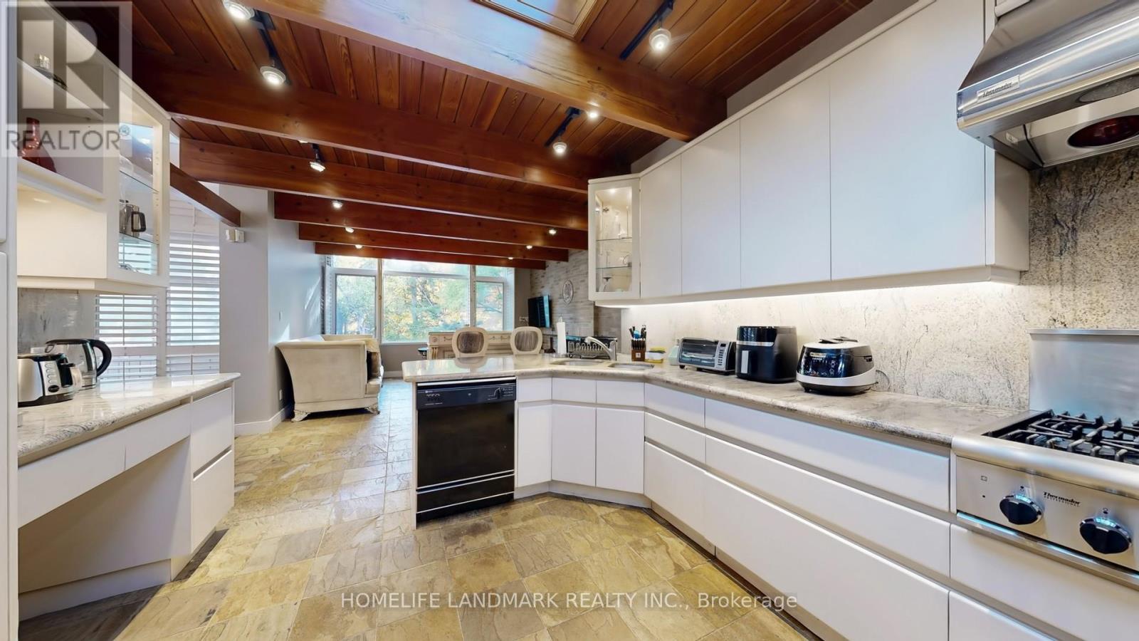 85 Forest Grove Drive, Toronto, Ontario  M2K 1Z4 - Photo 19 - C12476920