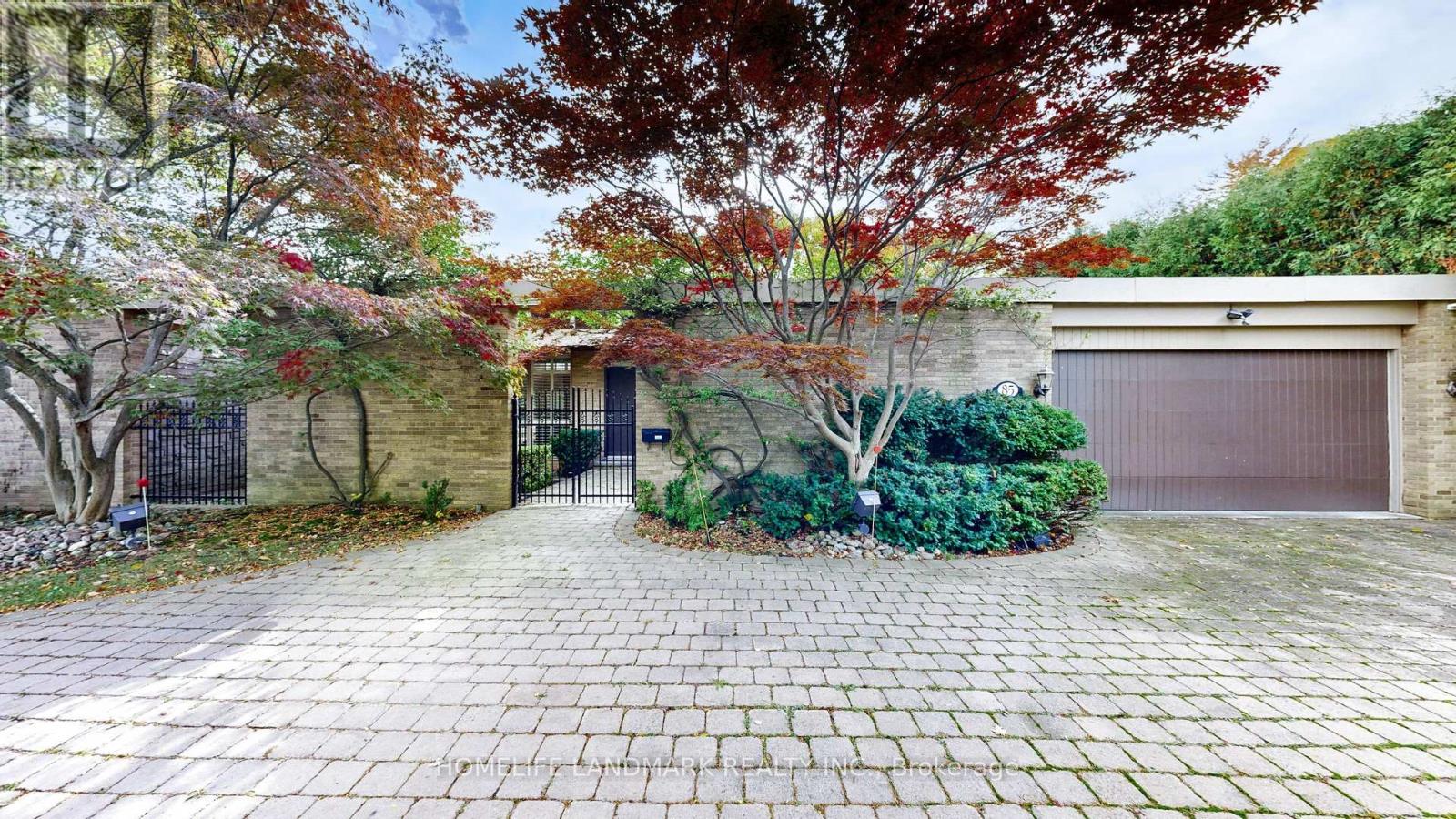 85 Forest Grove Drive, Toronto, Ontario  M2K 1Z4 - Photo 2 - C12476920