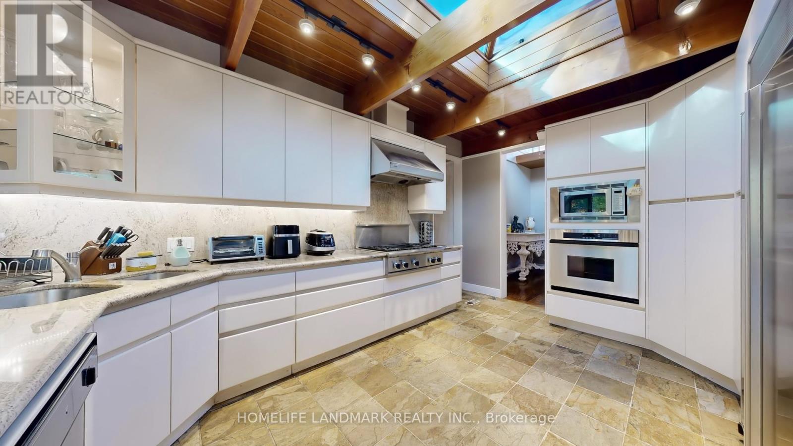 85 Forest Grove Drive, Toronto, Ontario  M2K 1Z4 - Photo 21 - C12476920