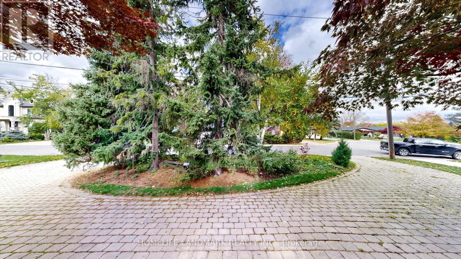 85 Forest Grove Drive, Toronto, Ontario  M2K 1Z4 - Photo 3 - C12476920