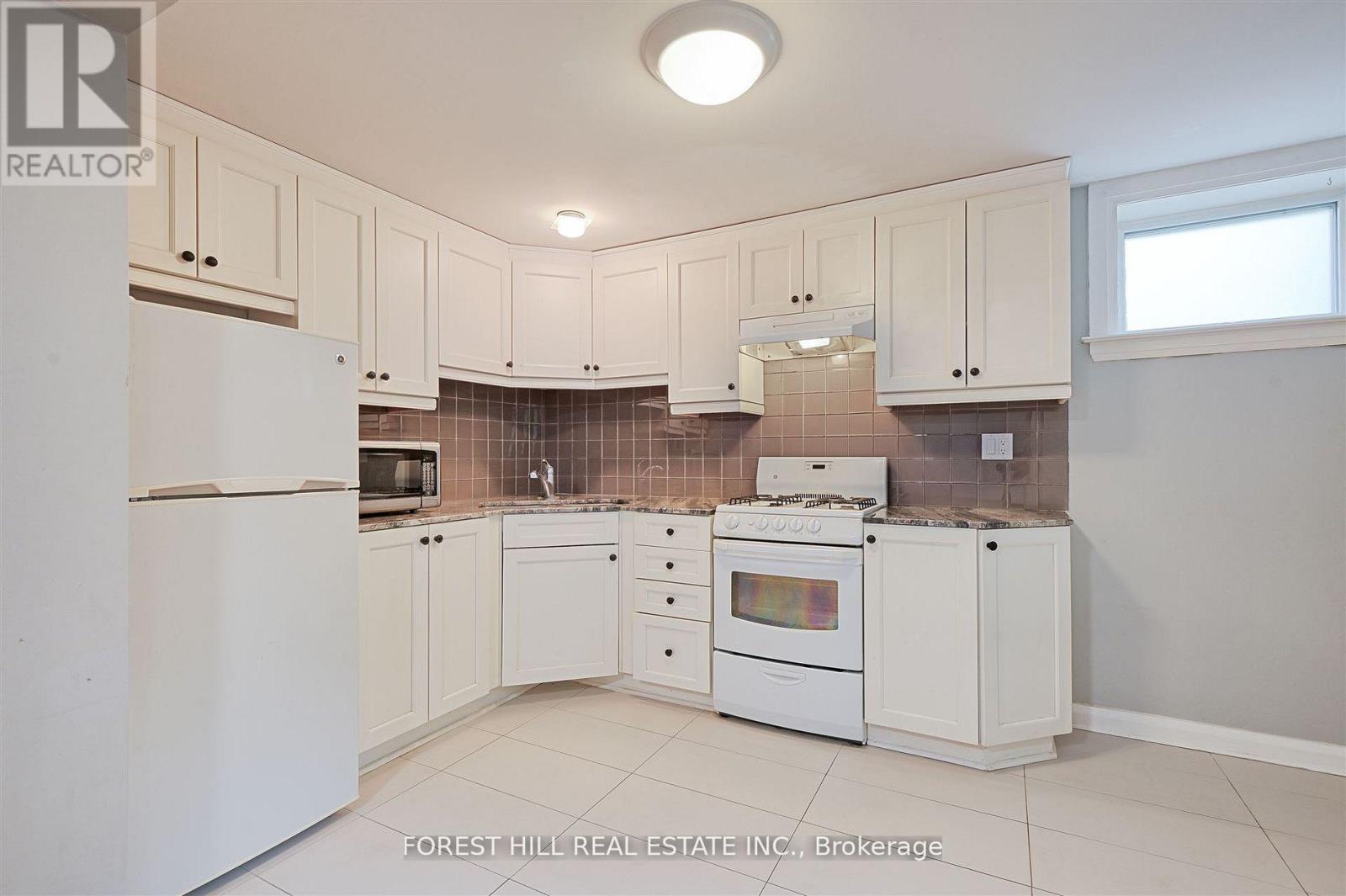 B - 345 Walmer Road, Toronto, Ontario  M5R 2Y3 - Photo 10 - C12476927