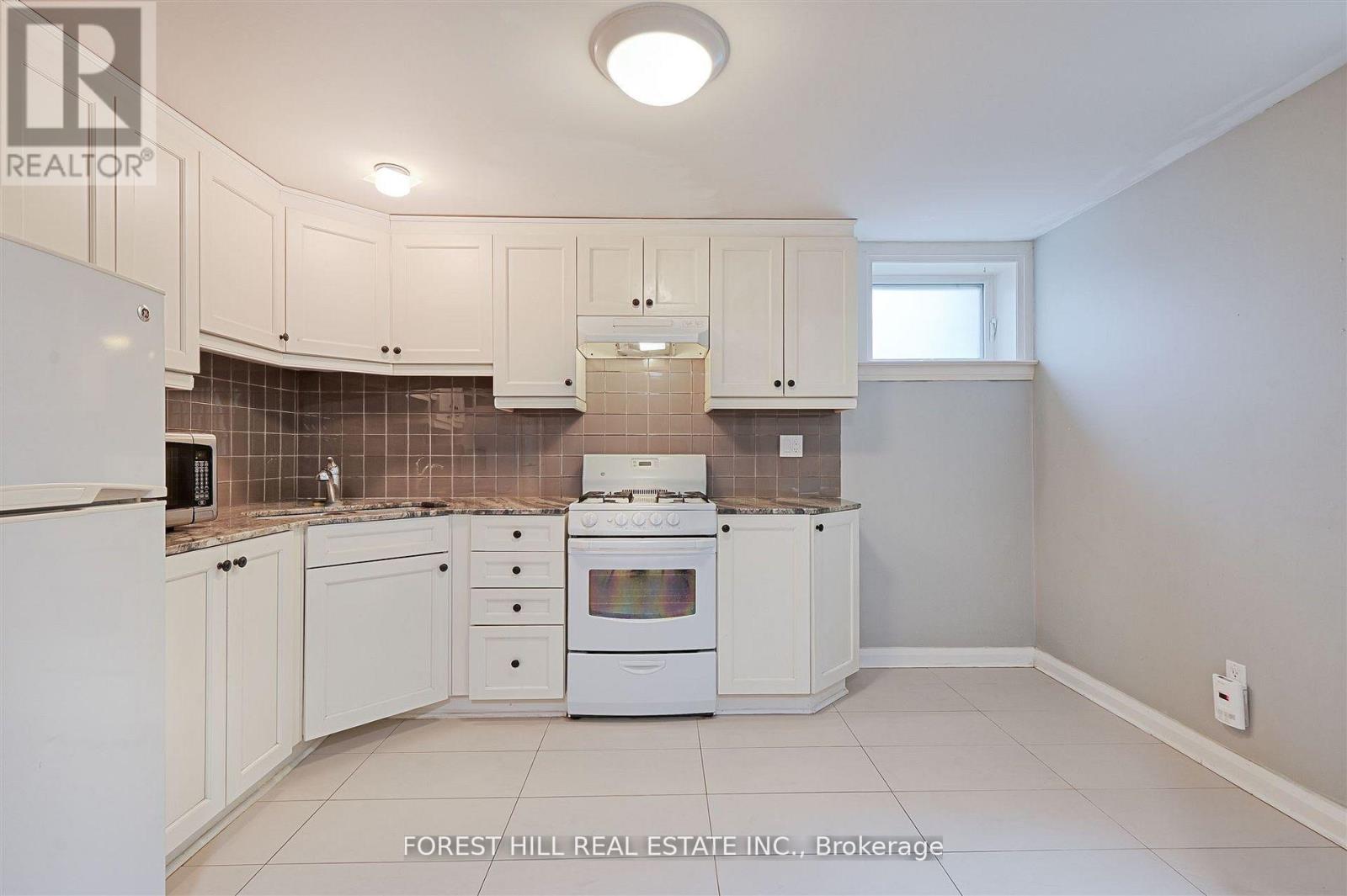 B - 345 Walmer Road, Toronto, Ontario  M5R 2Y3 - Photo 11 - C12476927