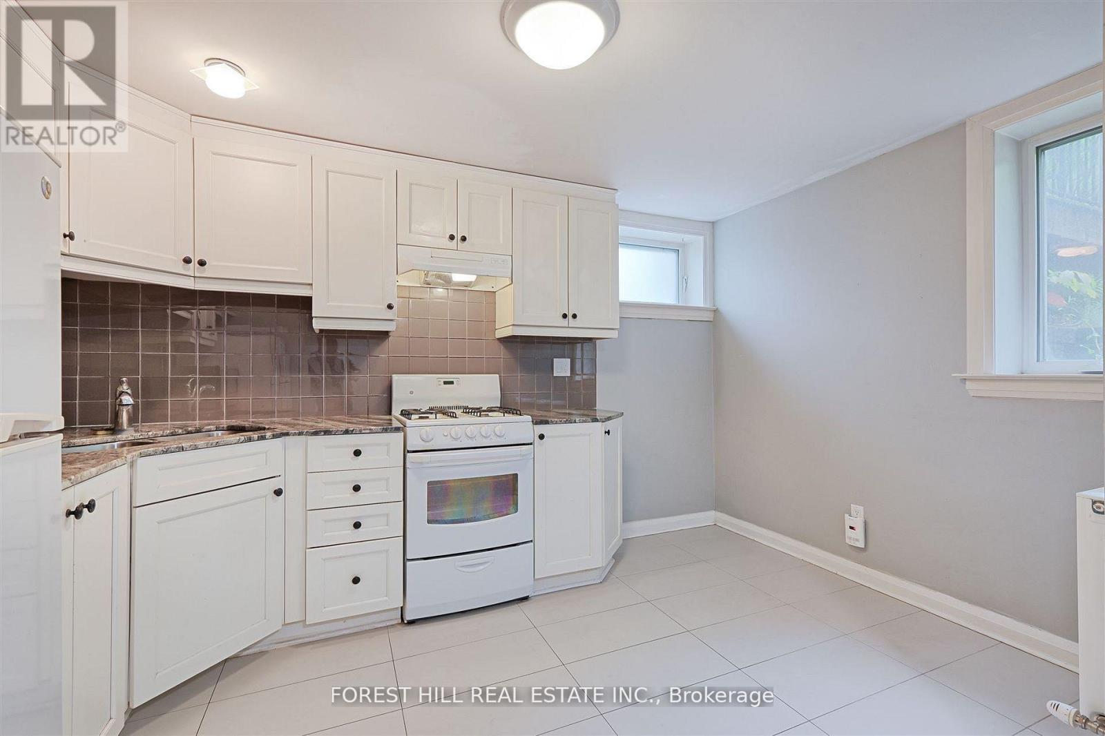 B - 345 Walmer Road, Toronto, Ontario  M5R 2Y3 - Photo 12 - C12476927
