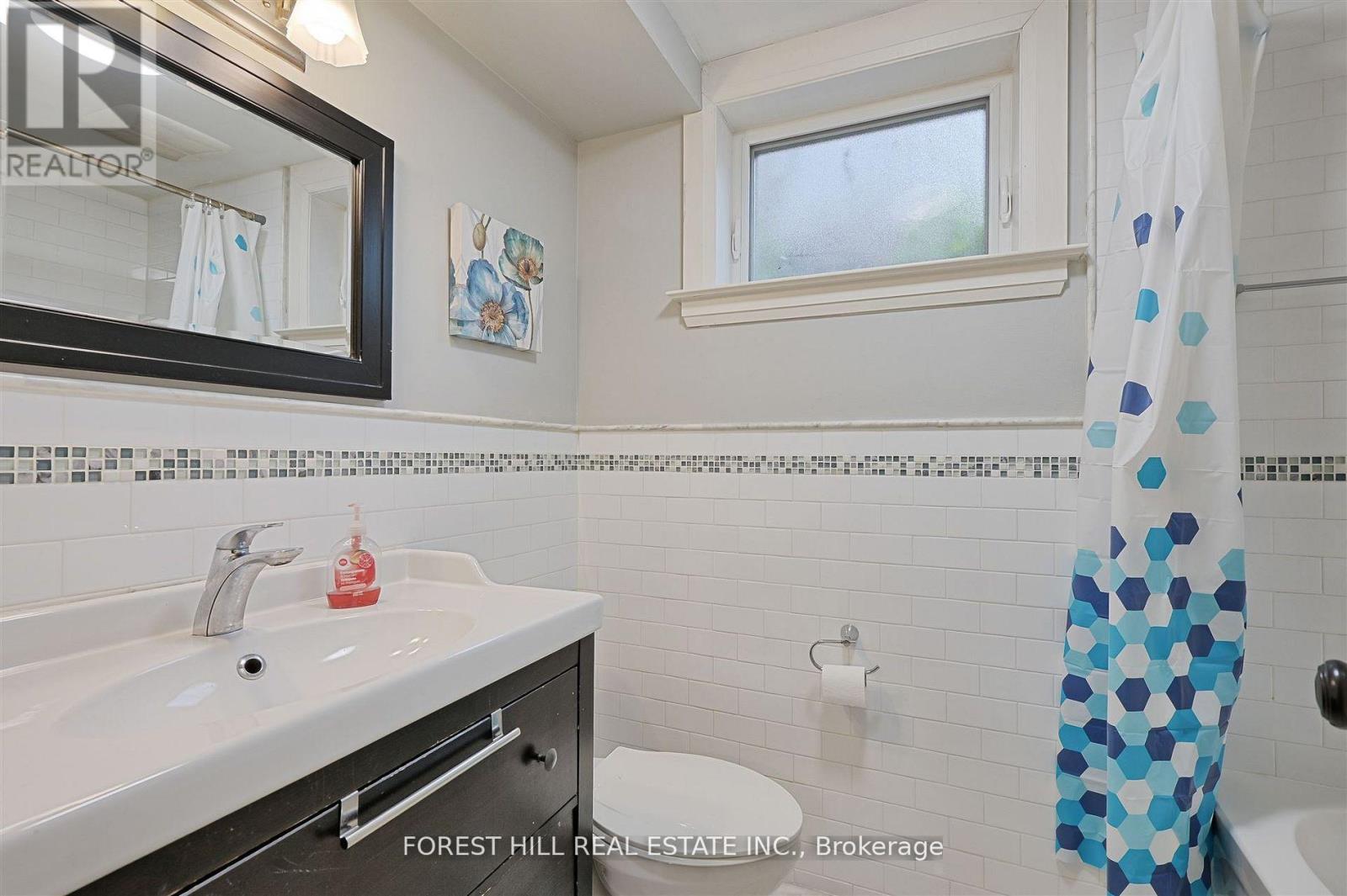 B - 345 Walmer Road, Toronto, Ontario  M5R 2Y3 - Photo 14 - C12476927