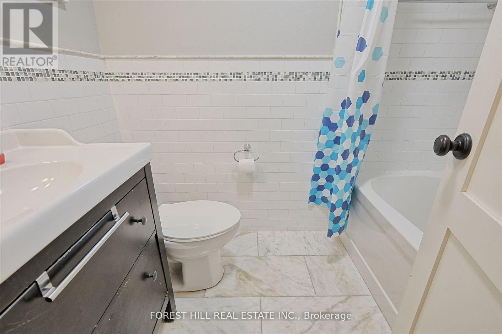 B - 345 Walmer Road, Toronto, Ontario  M5R 2Y3 - Photo 15 - C12476927