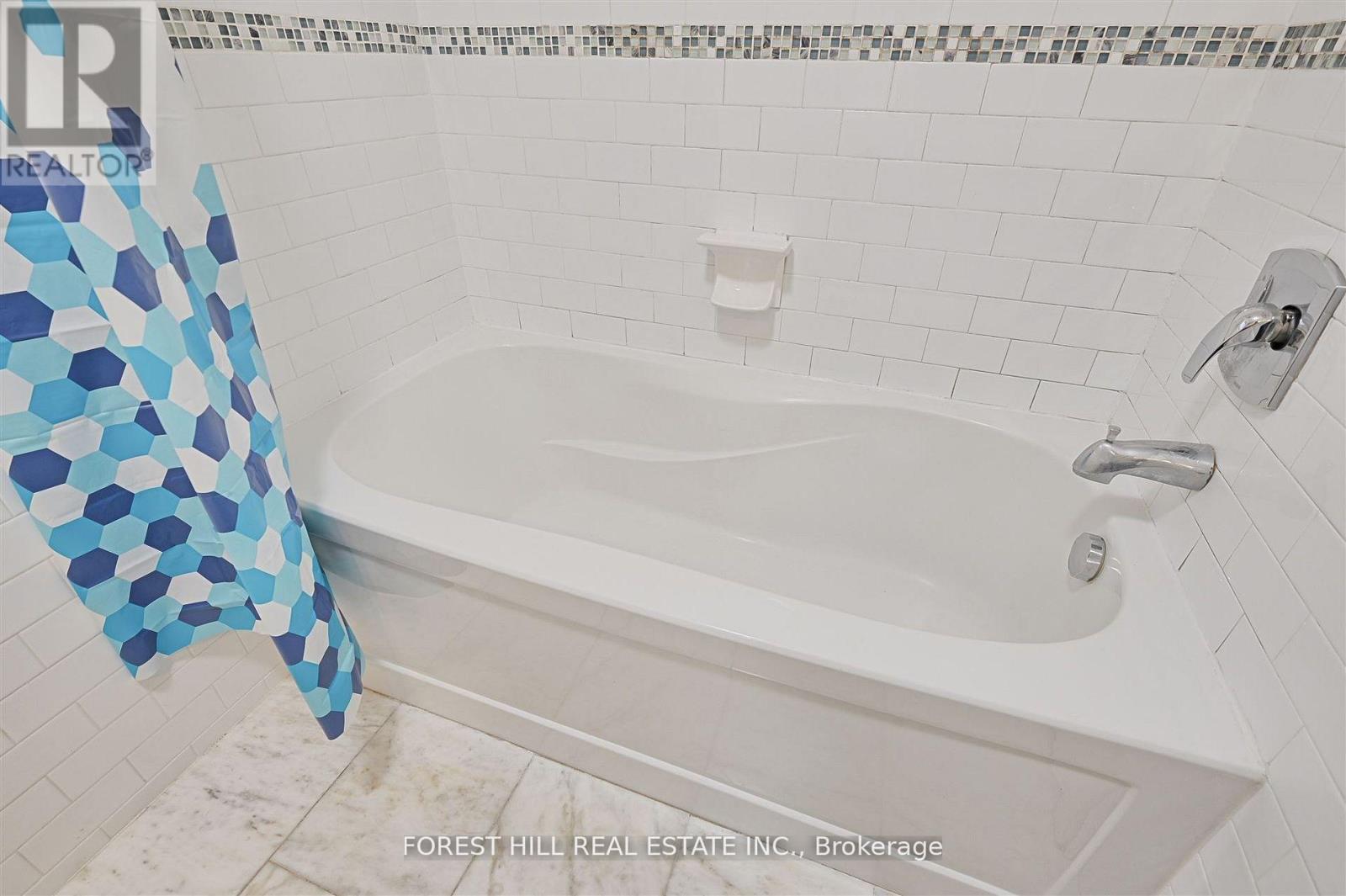 B - 345 Walmer Road, Toronto, Ontario  M5R 2Y3 - Photo 16 - C12476927