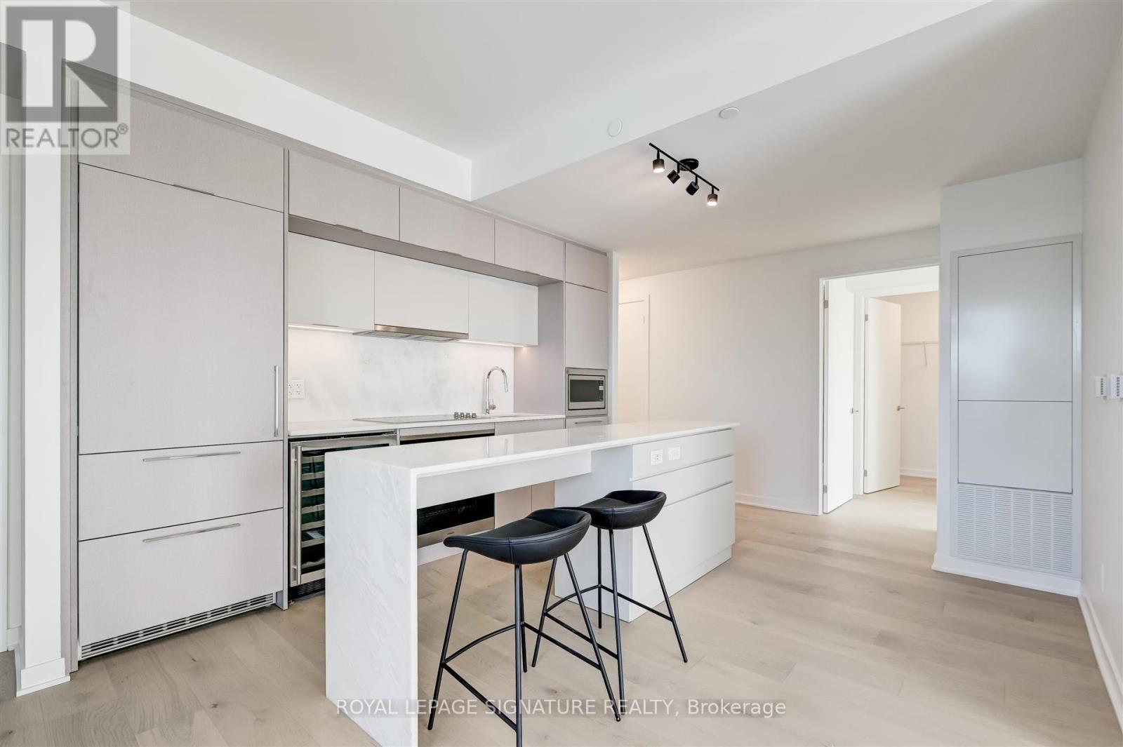 501 - 185 Alberta Avenue, Toronto, Ontario  M6C 0A5 - Photo 4 - C12476958