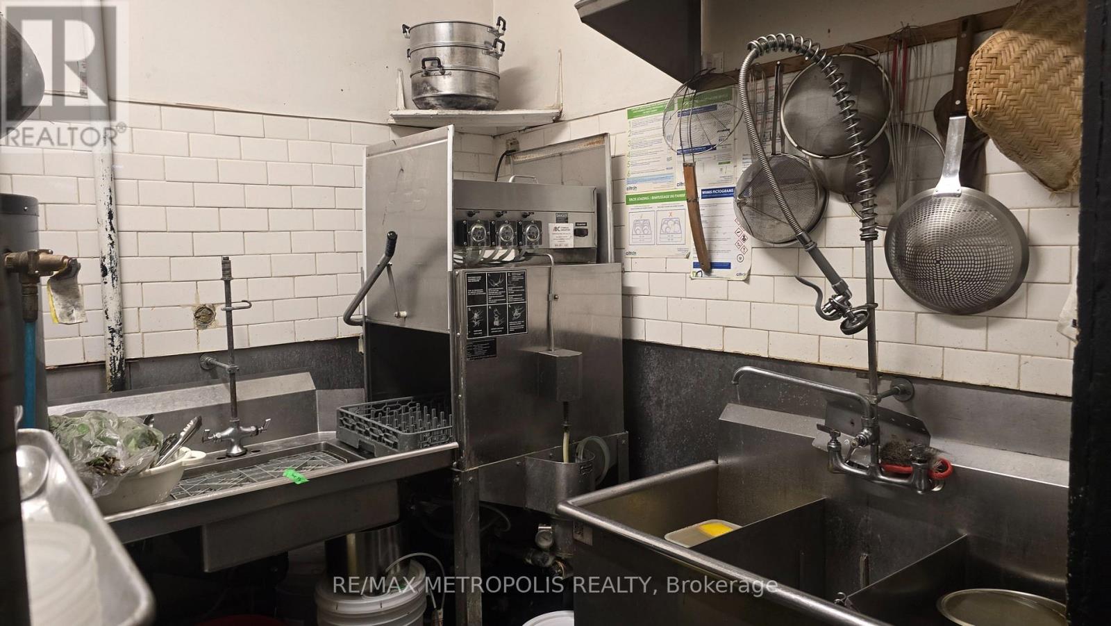 730 Queen Street E, Toronto, Ontario  M4M 1H2 - Photo 11 - E12476677