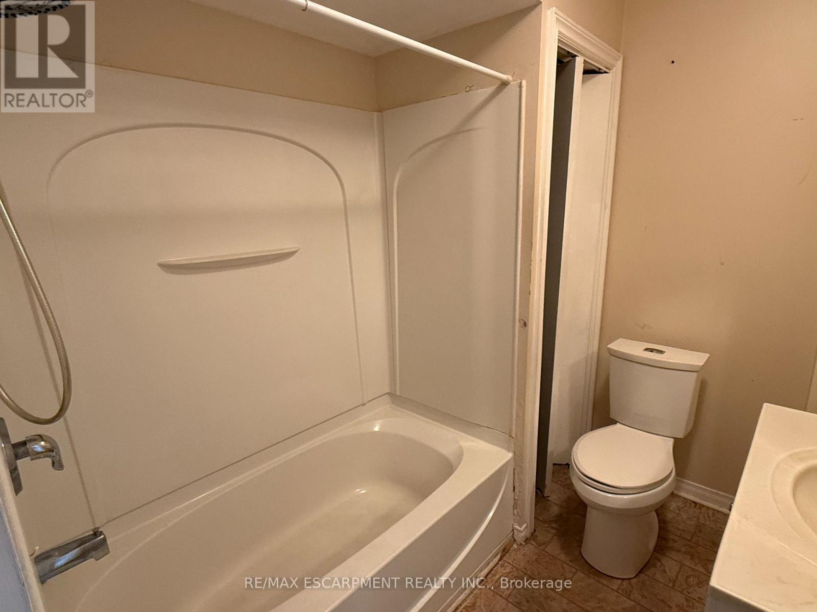 106 Aberdeen Avenue, Brantford, Ontario  N3S 1S3 - Photo 8 - X12474901