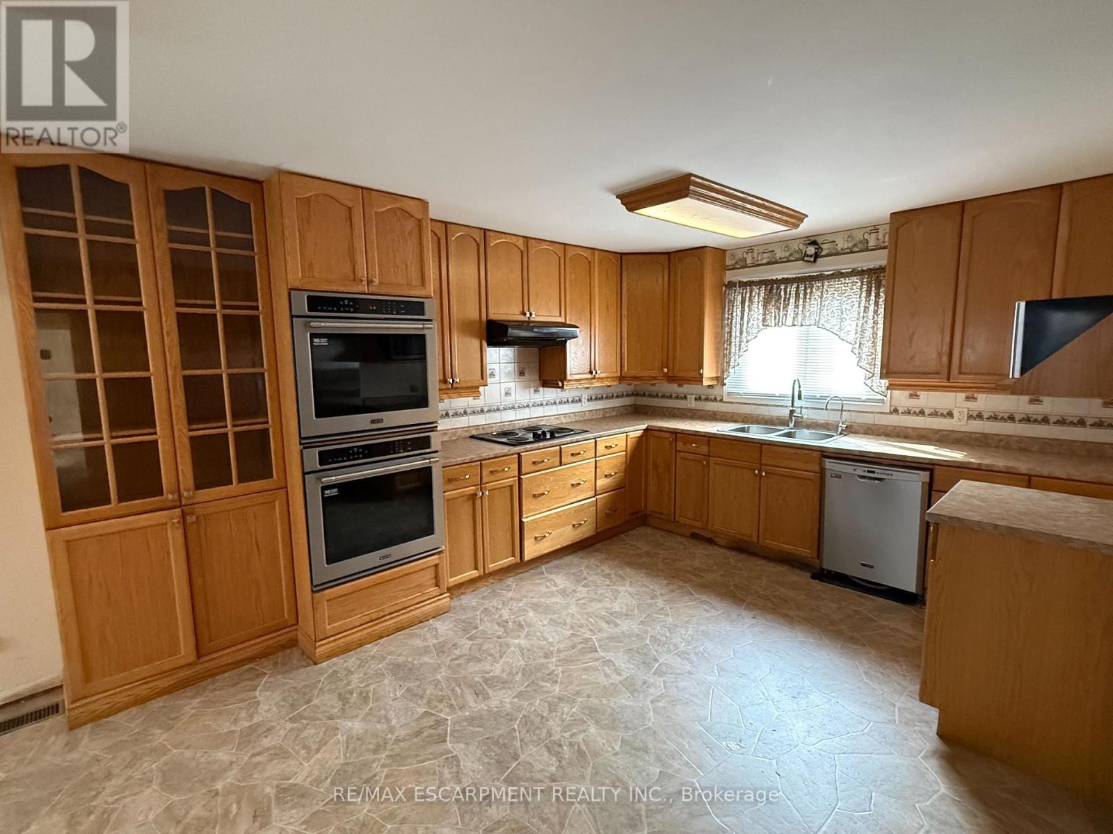 106 Aberdeen Avenue, Brantford, Ontario  N3S 1S3 - Photo 11 - X12474901