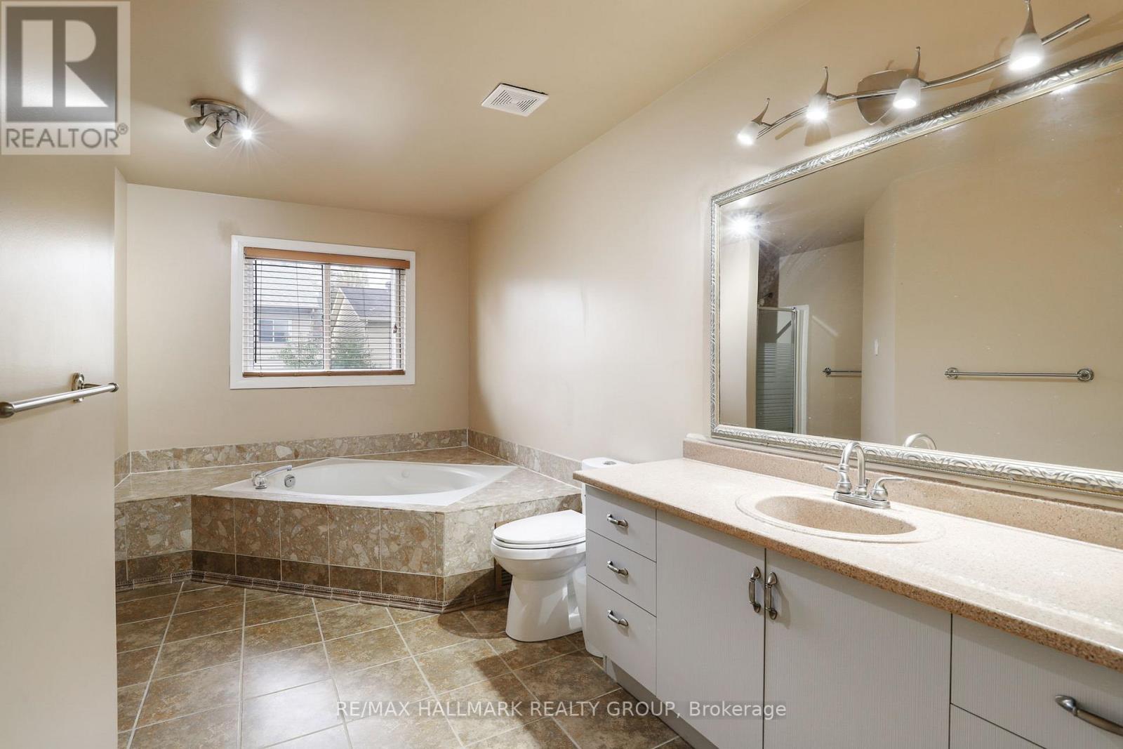 6 Robina Avenue, Ottawa, Ontario  K2H 9R3 - Photo 18 - X12474277