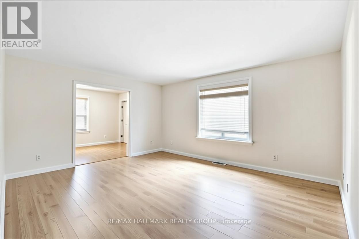 6 Robina Avenue, Ottawa, Ontario  K2H 9R3 - Photo 5 - X12474277