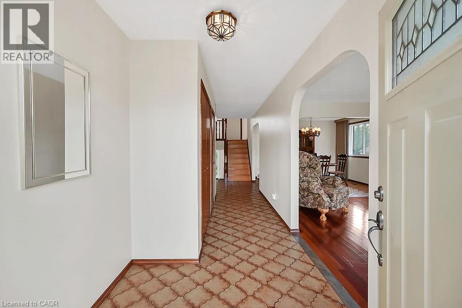 10 Peacock Place, Hamilton, Ontario  L9A 4Z2 - Photo 8 - 40732523