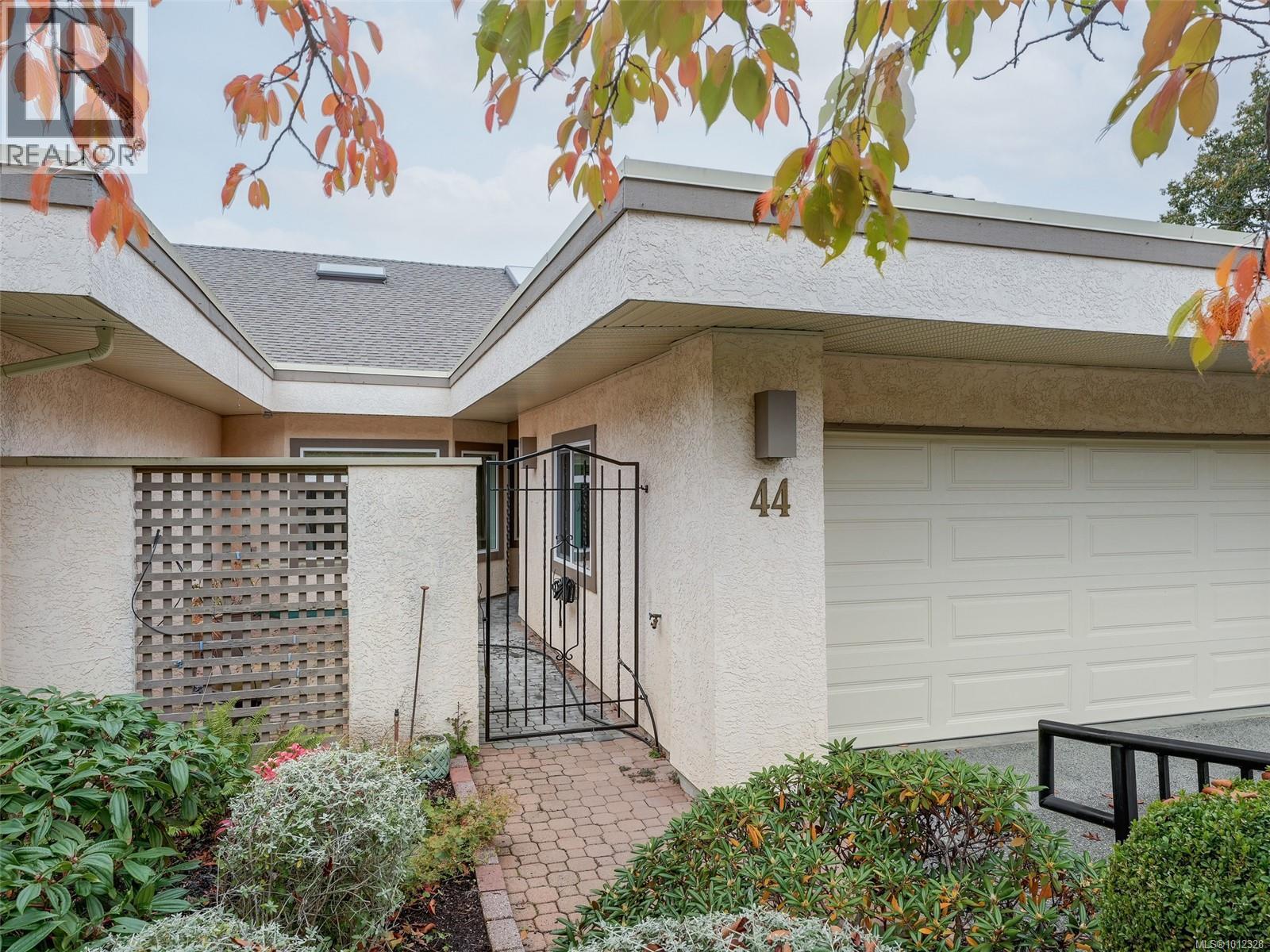 44 4318 Emily Carr Dr, Saanich, British Columbia