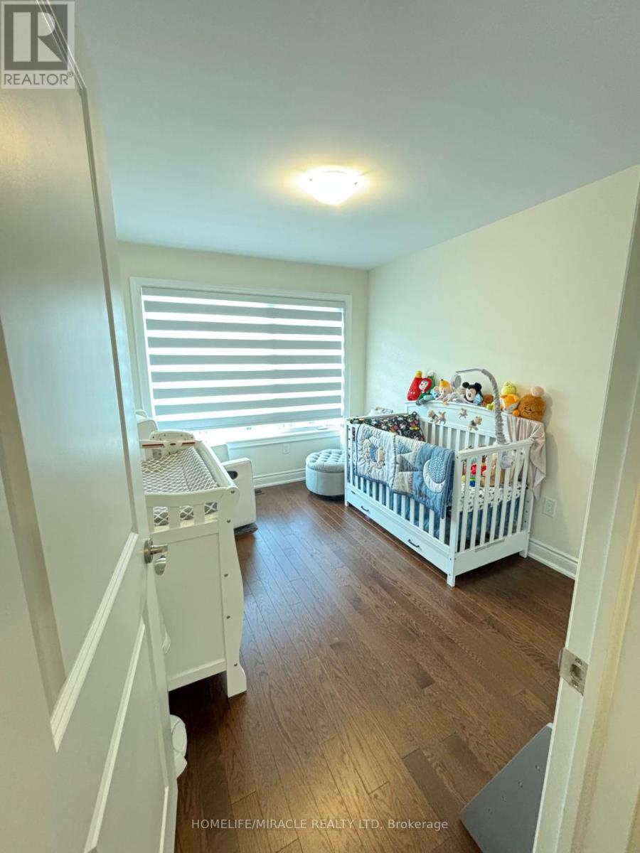 8 Bennington Road, Newmarket, Ontario  L3X 0M8 - Photo 22 - N12475436