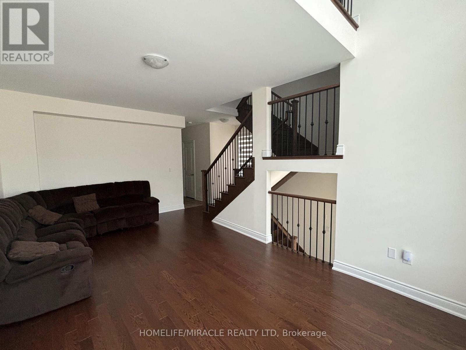 8 Bennington Road, Newmarket, Ontario  L3X 0M8 - Photo 28 - N12475436