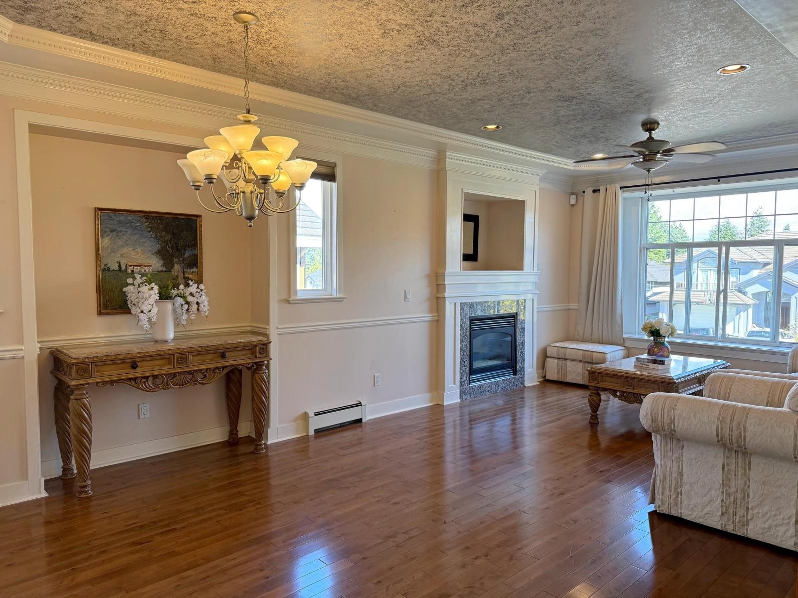 Listing Picture 20 of 27 : 10955 131A STREET, Surrey / 素裡 - 魯藝地產 Yvonne Lu Group - MLS Medallion Club Member