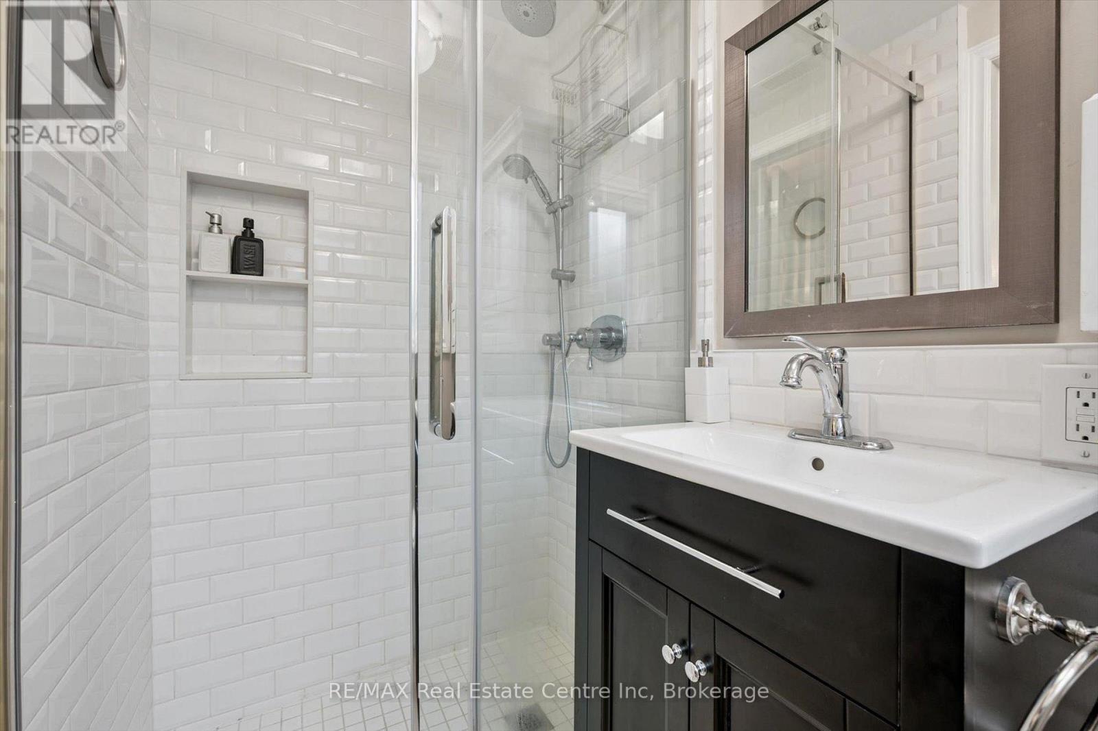 4 Berkley Place, Guelph, Ontario  N1E 1E6 - Photo 16 - X12477015