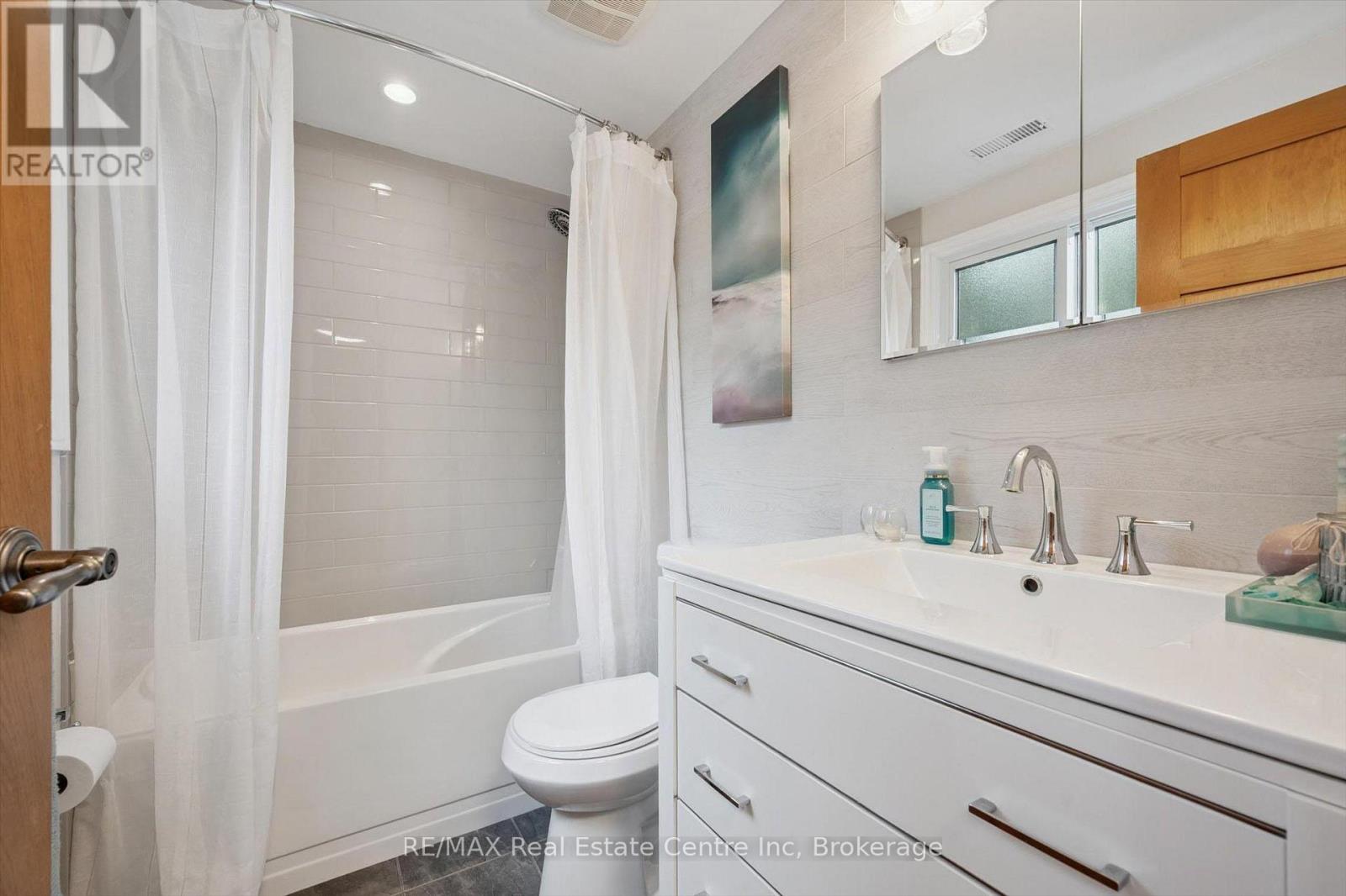 4 Berkley Place, Guelph, Ontario  N1E 1E6 - Photo 20 - X12477015