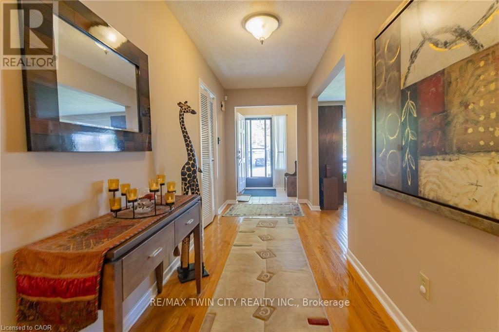 20 Manorcrest Street, Brampton, Ontario  L6S 2X1 - Photo 8 - W12476825