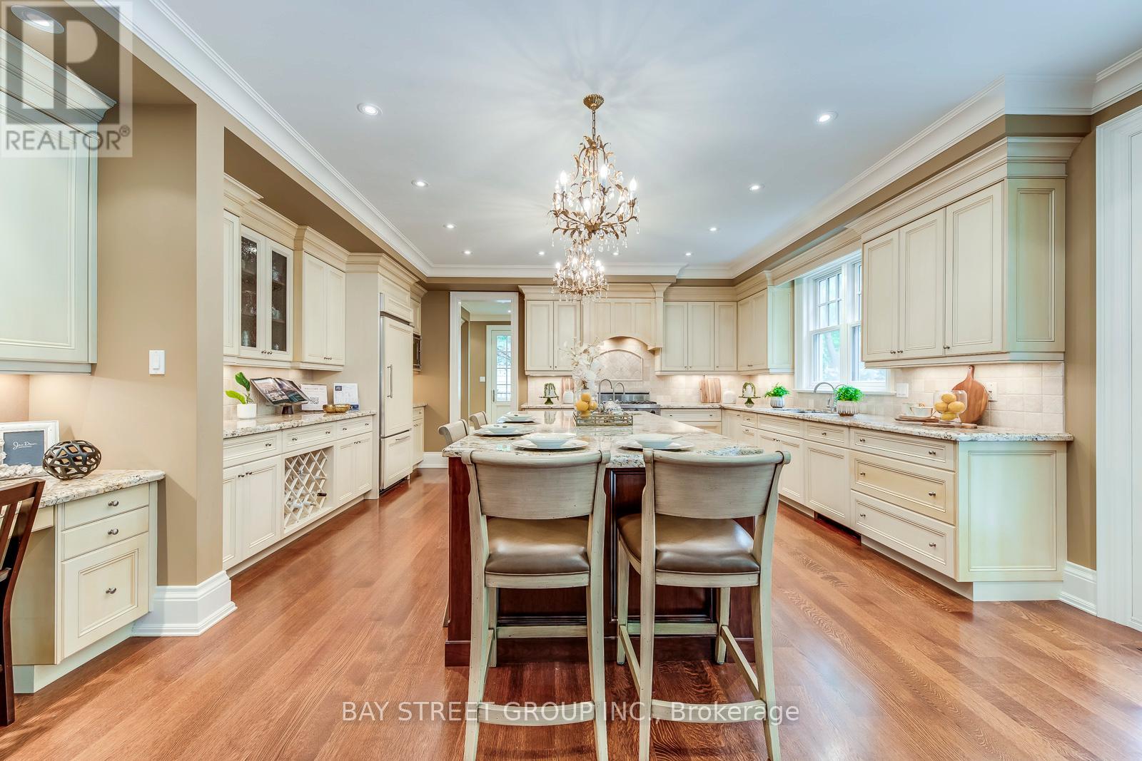 1049 Cedar Grove Boulevard, Oakville, Ontario  L6J 2C2 - Photo 21 - W12476833