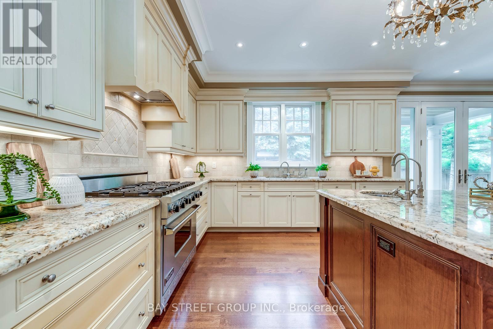1049 Cedar Grove Boulevard, Oakville, Ontario  L6J 2C2 - Photo 25 - W12476833