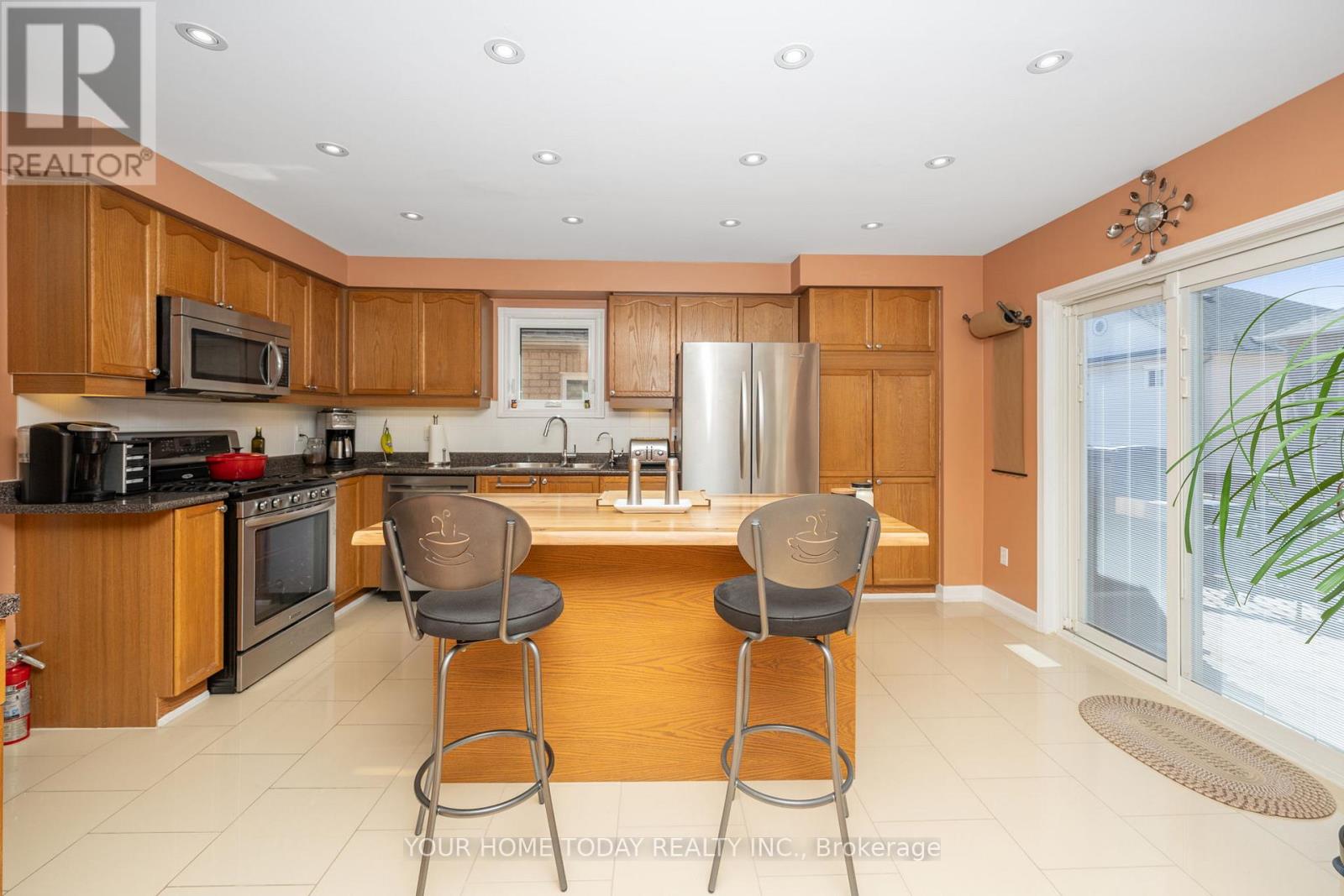 208 Van Scott Drive, Brampton, Ontario  L7A 1V9 - Photo 12 - W12476834