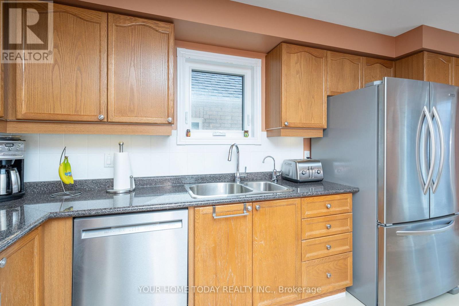 208 Van Scott Drive, Brampton, Ontario  L7A 1V9 - Photo 15 - W12476834