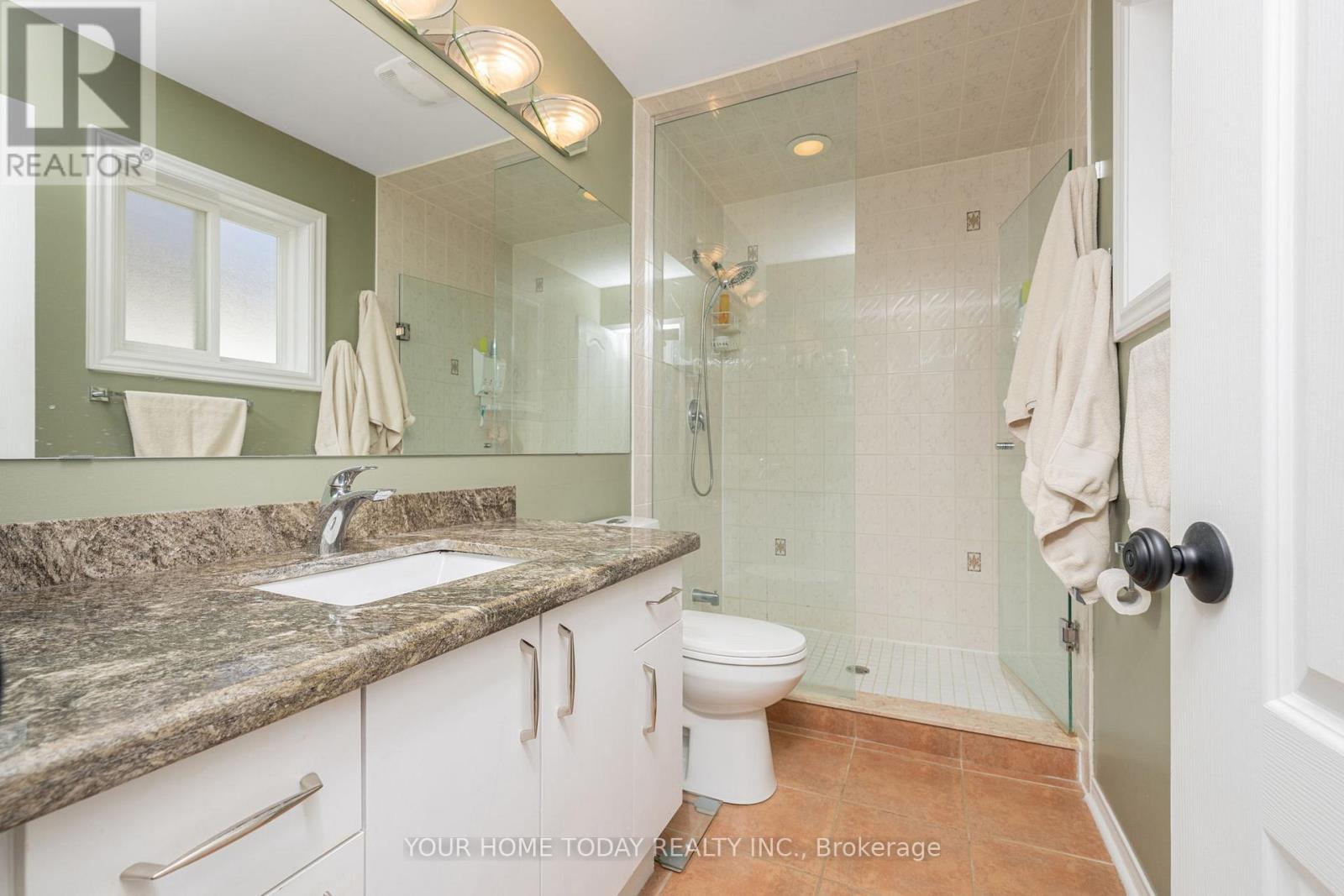 208 Van Scott Drive, Brampton, Ontario  L7A 1V9 - Photo 21 - W12476834