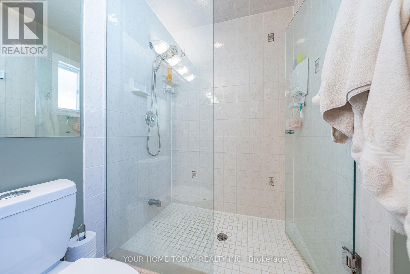 208 Van Scott Drive, Brampton, Ontario  L7A 1V9 - Photo 22 - W12476834