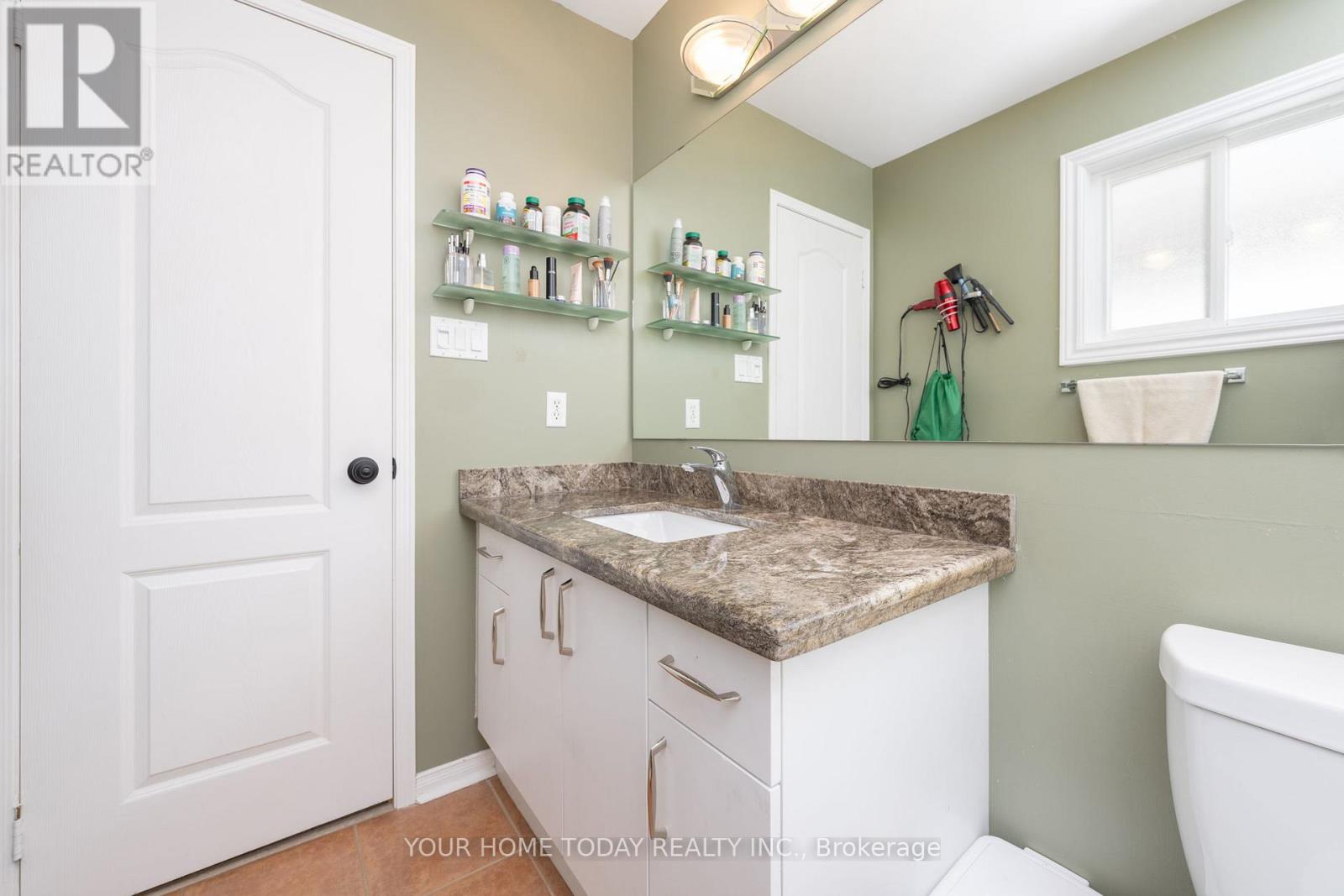 208 Van Scott Drive, Brampton, Ontario  L7A 1V9 - Photo 23 - W12476834