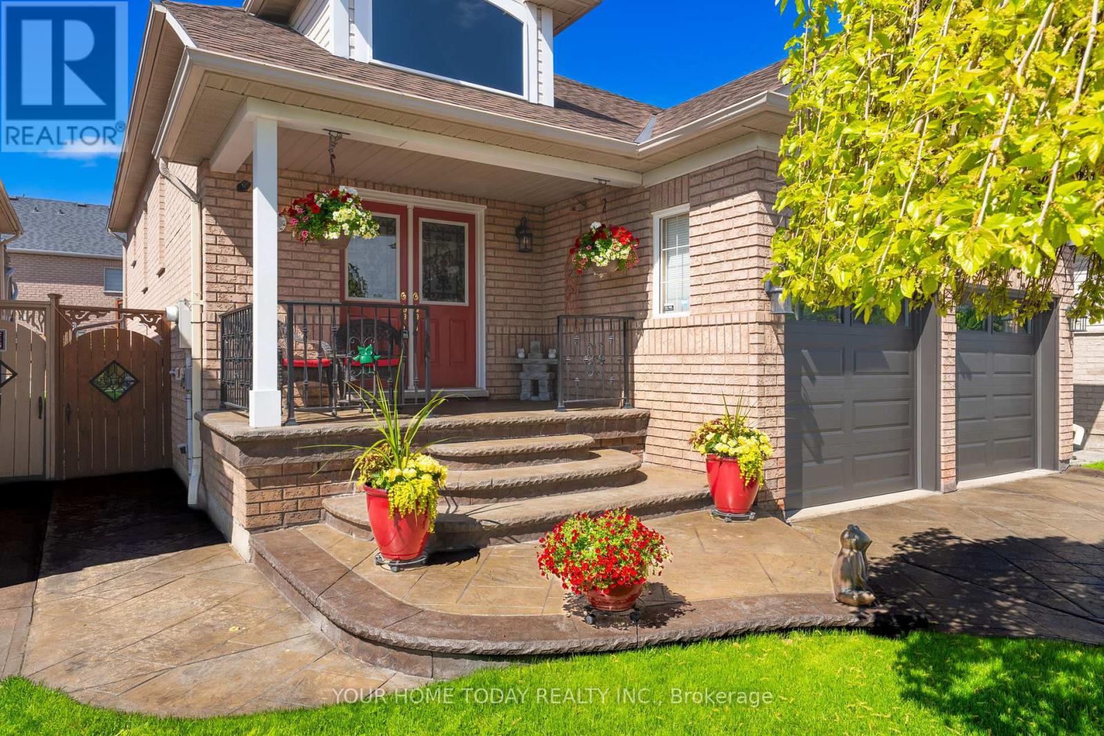 208 Van Scott Drive, Brampton, Ontario  L7A 1V9 - Photo 3 - W12476834
