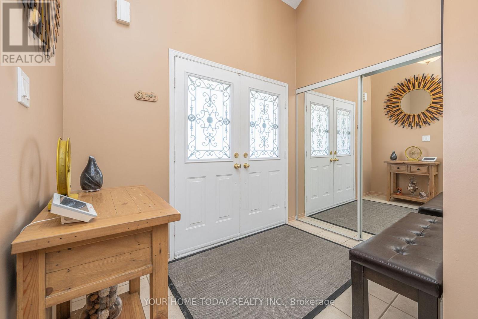 208 Van Scott Drive, Brampton, Ontario  L7A 1V9 - Photo 5 - W12476834