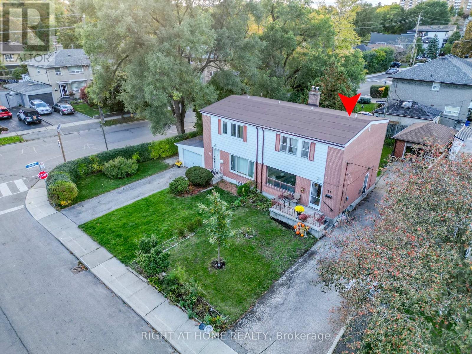 34 Althea Road, Toronto, Ontario  M6S 2P2 - Photo 2 - W12476846