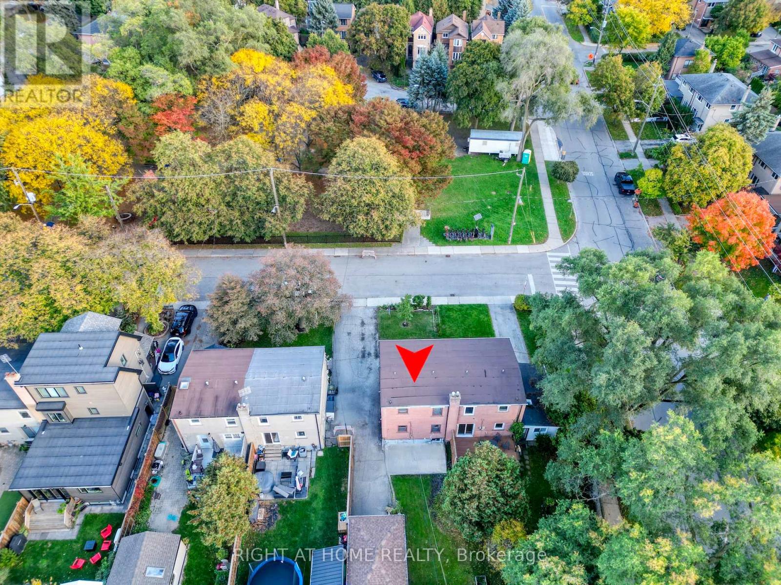 34 Althea Road, Toronto, Ontario  M6S 2P2 - Photo 3 - W12476846