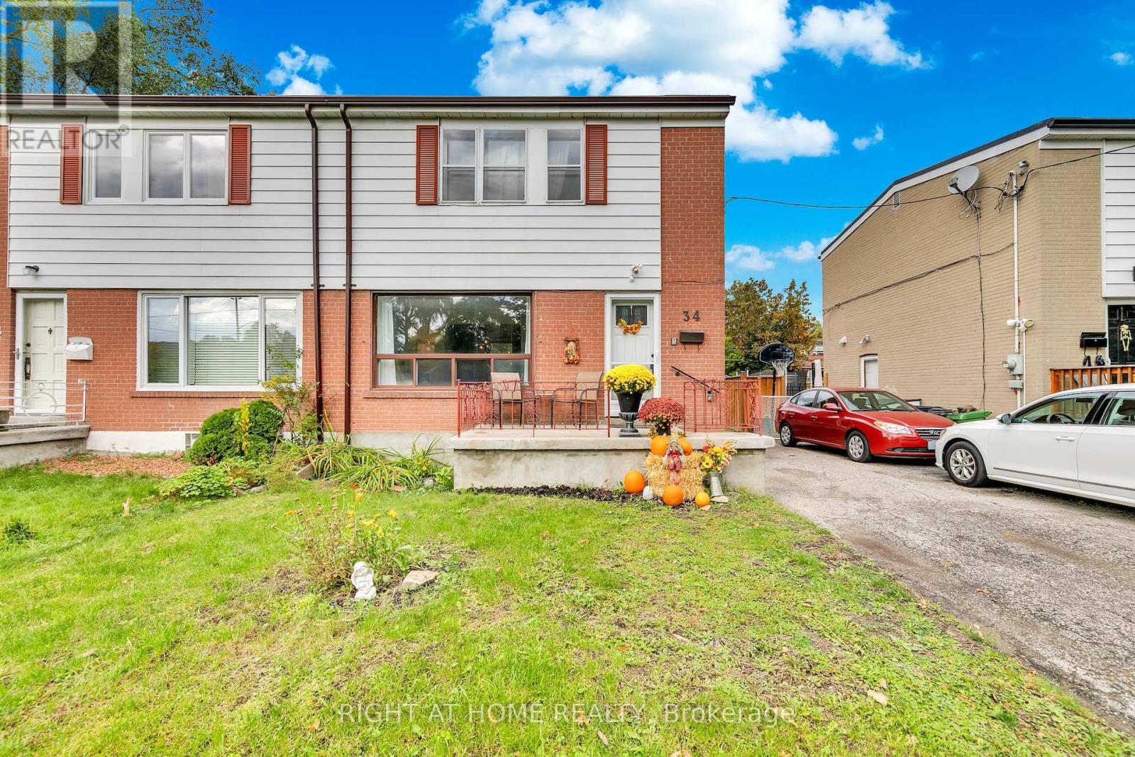 34 Althea Road, Toronto, Ontario  M6S 2P2 - Photo 6 - W12476846