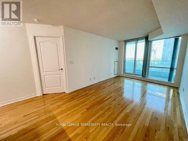 1104 - 1 Elm Drive W, Mississauga, Ontario  L5B 4M1 - Photo 5 - W12476847