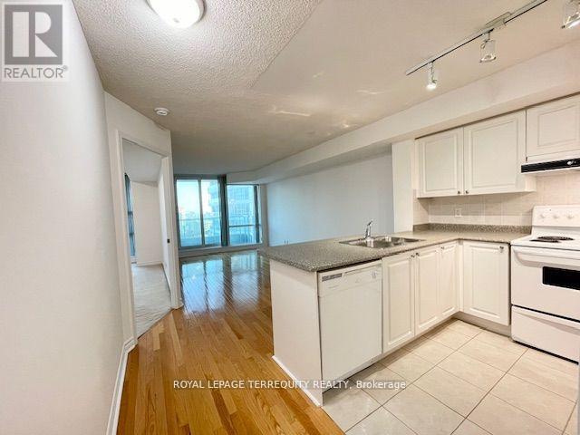 1104 - 1 Elm Drive W, Mississauga, Ontario  L5B 4M1 - Photo 7 - W12476847