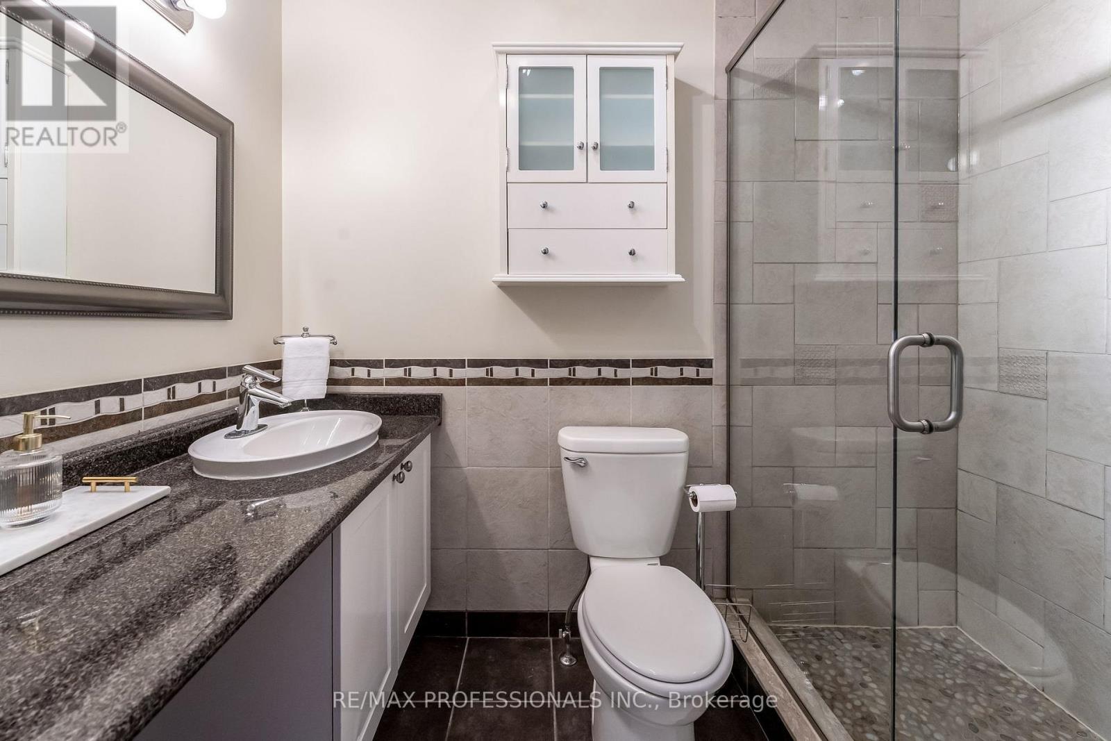 37 Lavinia Avenue, Toronto, Ontario  M6S 3H9 - Photo 31 - W12476858