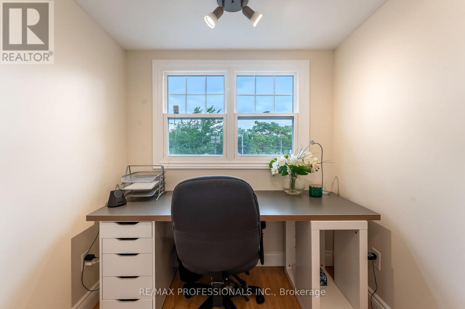 37 Lavinia Avenue, Toronto, Ontario  M6S 3H9 - Photo 32 - W12476858